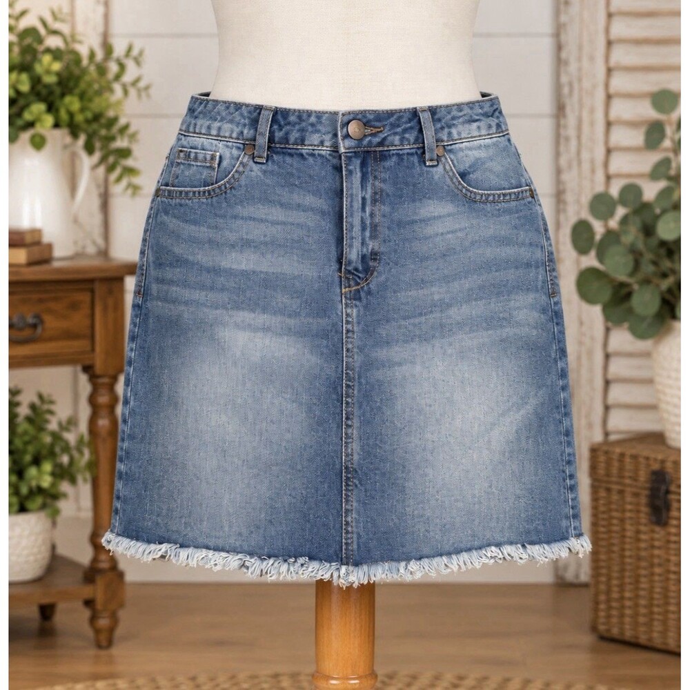 1822 Denim Size 8 Women’s Denim Skirt 30” Waist 16” Long